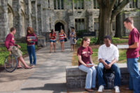 320,000 full-time students attend college in Virginia