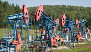 Oil moves on report, denial of US attack plan on Venezuela