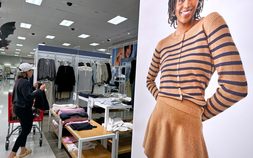 US holiday sales expected to rise despite economic uncertainty