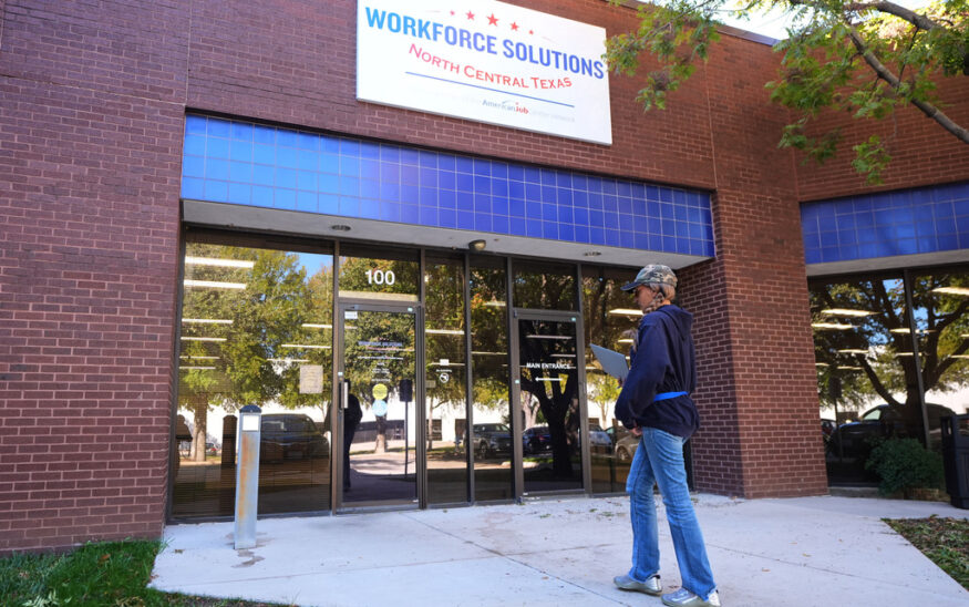 U.S. jobless claims fall as filings return after shutdown