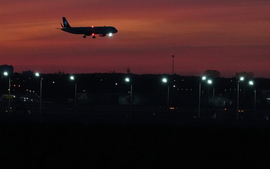 FAA keeps flight cuts at 6% as shutdown ends