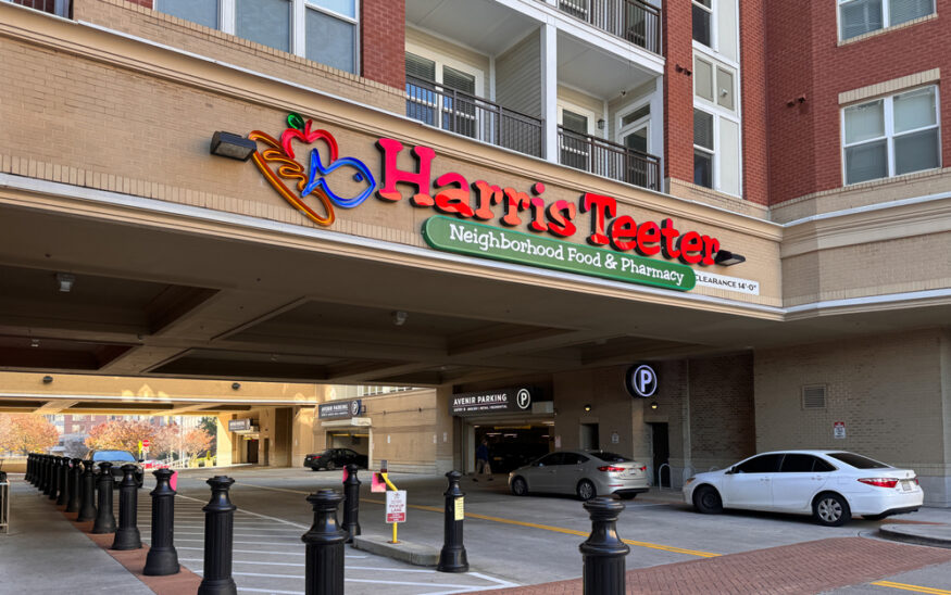 Dunn Loring, Virginia - November 22, 2023: Outside of a Harris Teeter grocery store supermarket. Depositphotos.com