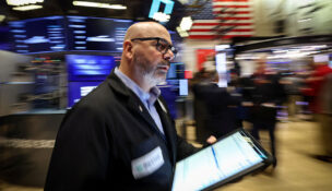 Wall Street advances with broad gains, tech gains continue
