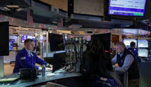 Traders work on the floor at the New York Stock Exchange (NYSE) in New York City, U.S., January 2, 2026. REUTERS/Jeenah Moon