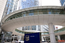 A Chevron logo outside the Chevron building in Houston, Texas, U.S. August 19, 2025. REUTERS/Kaylee Greenlee