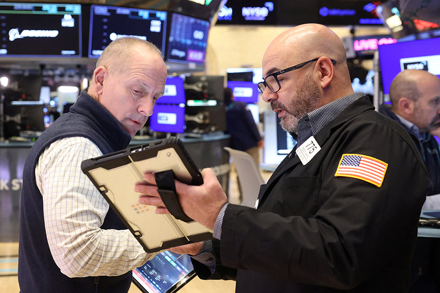 Wall Street indexes finish higher with tech, Walmart