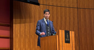 Former U.S. Federal Reserve Governor Kevin Warsh speaks during a monetary policy conference at Stanford University’s Hoover Institution in Palo Alto, California, U.S. May 9, 2025. REUTERS/Ann Saphir