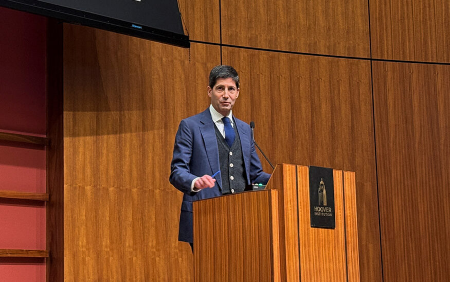 Former U.S. Federal Reserve Governor Kevin Warsh speaks during a monetary policy conference at Stanford University’s Hoover Institution in Palo Alto, California, U.S. May 9, 2025. REUTERS/Ann Saphir