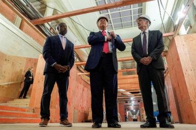 U.S. President Donald Trump, U.S. Senator Tim Scott (R-SC) and Federal Reserve Chair Jerome Powell react during a tour of the Federal Reserve Board building, which is currently undergoing renovations, in Washington, D.C., U.S., July 24, 2025. REUTERS/Kent Nishimura/File Photo