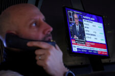 A trader reacts as a screen displays the news on Supreme Court decision on tariffs, on the floor at the New York Stock Exchange (NYSE) in New York City, U.S., February 20, 2026. REUTERS/Brendan McDermid