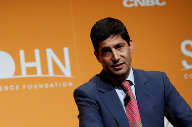 FILE PHOTO: Kevin Warsh, Fellow in Economics at the Hoover Institution and lecturer at the Stanford Graduate School of Business, speaks during the Sohn Investment Conference in New York City, U.S., May 8, 2017. REUTERS/Brendan Mcdermid/File Photo