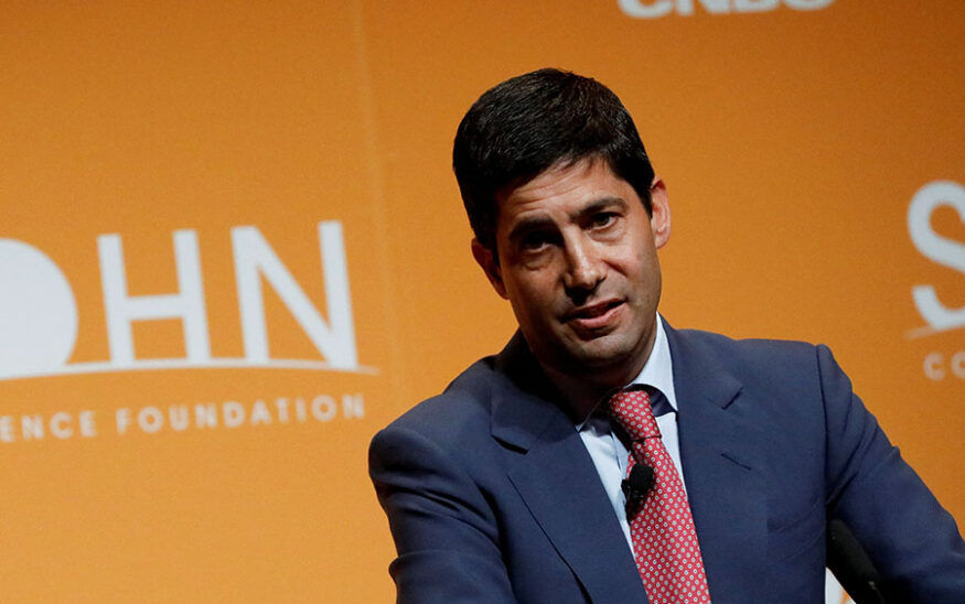 FILE PHOTO: Kevin Warsh, Fellow in Economics at the Hoover Institution and lecturer at the Stanford Graduate School of Business, speaks during the Sohn Investment Conference in New York City, U.S., May 8, 2017. REUTERS/Brendan Mcdermid/File Photo