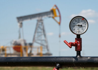 A view shows a pressure gauge near oil pump jacks outside Almetyevsk, in the Republic of Tatarstan, Russia July 14, 2025. REUTERS/Stringer
