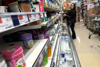 People shop for groceries at a store in Manhasset, New York, U.S., November 19, 2025. REUTERS/Shannon Stapleton/File Photo