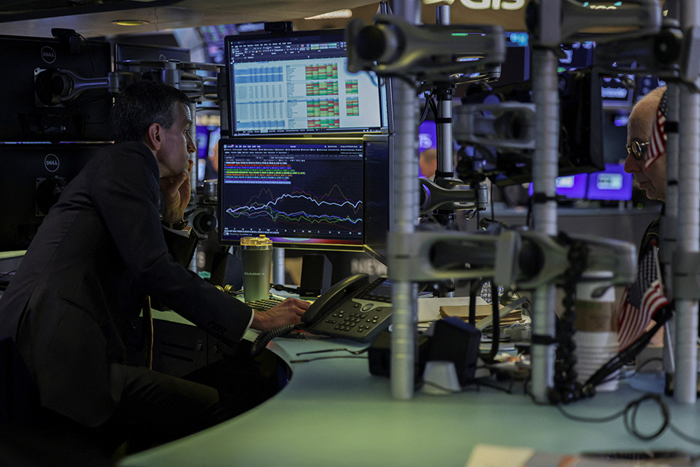 Wall St ends mixed, notches weekly gains as investors parse Middle East negotiations