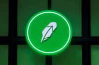 The logo of Robinhood Markets, Inc. is seen at a pop-up event on Wall Street after the company's IPO in New York City, U.S., July 29, 2021. REUTERS/Andrew Kelly/File Photo