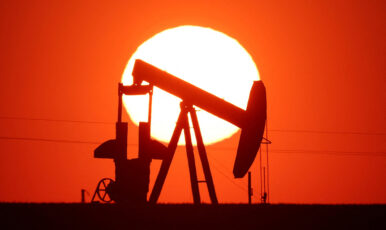 The sun sets behind an oil pump outside Vaudoy-en-Brie, near Paris, France, March 18, 2026. REUTERS/Christian Hartmann