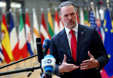 U.S. Trade Representative Jamieson Greer speaks to the media, on the day he attends a working lunch with EU ministers responsible for trade, in Brussels, Belgium, November 24, 2025. REUTERS/Piroschka van de Wouw//File Photo