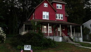 A "For Sale" sign stands in front of a house, on the North Shore of Long Island city of Glen Cove, New York, U.S., August 12, 2025. REUTERS/Shannon Stapleton/File Photo