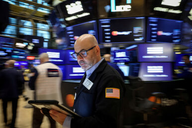 Traders work on the floor at the New York Stock Exchange (NYSE) in New York City, U.S., May 7, 2026. REUTERS/Brendan McDermid/File Photo