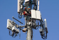A contract crew from Verizon installs 5G telecommunications equipment on a tower in Orem, Utah, U.S. December 3, 2019. Picture taken December 3, 2019. REUTERS/George Frey/File Photo