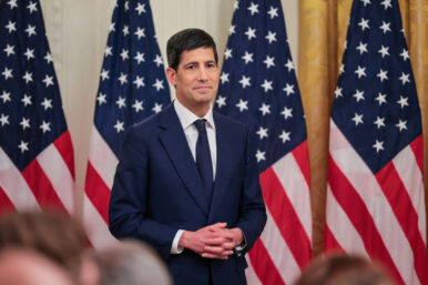 Incoming Federal Reserve Chair Kevin Warsh stands in the East Room during his swearing-in ceremony, at the White House in Washington, D.C., U.S., May 22, 2026. REUTERS/Jonathan Ernst