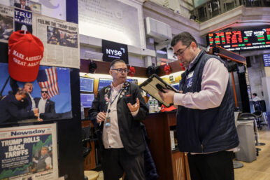 Traders work on the floor at the New York Stock Exchange (NYSE) in New York City, U.S., May 21, 2026. REUTERS/Jeenah Moon