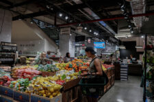 People shop for groceries at a store in New York City, U.S., July 15, 2025. REUTERS/Jeenah Moon