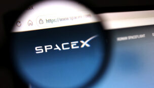 The SpaceX logo is seen in this illustration taken June 5, 2026. REUTERS/Dado Ruvic/Illustration