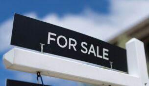A for sale sign is shown in front of a single family home in Carlsbad, California, U.S., May, 13, 2026. REUTERS/Mike Blake