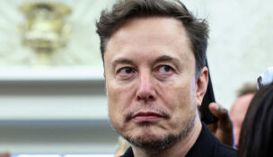 Elon Musk looks on as U.S. President Donald Trump meets South African President Cyril Ramaphosa in the Oval Office of the White House in Washington, D.C., U.S., May 21, 2025. REUTERS/Kevin Lamarque