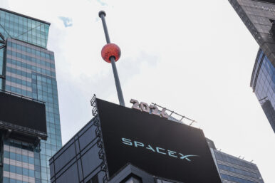The New Year's eve ball ascends on the day of SpaceX's initial public offering (IPO) in New York City, U.S., June 12, 2026. REUTERS/Brendan McDermid