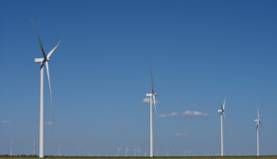 Wind turbines generate power on a farm near Throckmorton, Texas U.S. August 24, 2018. Picture taken August 24, 2018. REUTERS/Nick Oxford