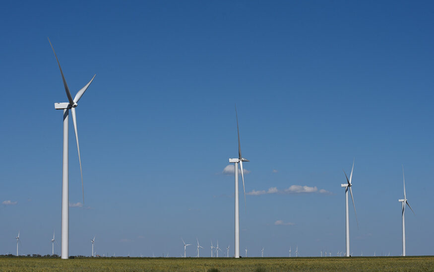 Wind turbines generate power on a farm near Throckmorton, Texas U.S. August 24, 2018. Picture taken August 24, 2018. REUTERS/Nick Oxford