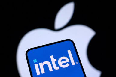 Intel and Apple logos are seen in this illustration taken September 24, 2025. REUTERS/Dado Ruvic/Illustration