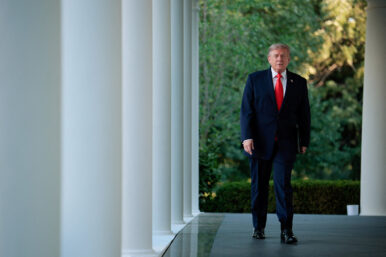 U.S. President Donald Trump walks to address guests as he hosts a dinner with farmers in the Rose Garden of the White House in Washington, D.C., U.S., June 25, 2026. REUTERS/Evan Vucci