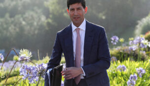 Chair of the Board of Governors of the Federal Reserve System Kevin Warsh enters for the morning session at the ECB Forum, in Sintra, Portugal June 30, 2026. REUTERS/Pedro Rocha