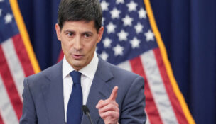 FILE PHOTO: U.S. Federal Reserve Chairman Kevin Warsh holds a press conference in Washington