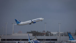 A United Airlines airplane departs from Fort Lauderdale – Hollywood International Airport, Florida