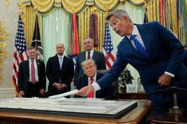U.S. Secretary of Transportation Sean Duffy points at an airport model as U.S. President Donald Trump sits, as they make an announcement about a $22.5 billion renovation of Washington Dulles International Airport, in the Oval Office at the White House in Washington, D.C., U.S., July 29, 2026. REUTERS/Kylie Cooper