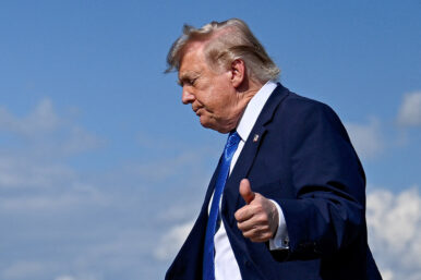 U.S. President Donald Trump gives thumbs-up as he walks to board Marine One following his arrival aboard Air Force One at Morristown Municipal Airport in Morristown, New Jersey, U.S., July 31, 2026. REUTERS/Daniel Heuer/File Photo