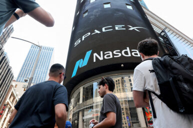 People gather near a SpaceX advertisement outside the Nasdaq MarketSite, on the day of their initial public offering (IPO) in New York City, U.S., June 12, 2026. REUTERS/Brendan McDermid/File Photo