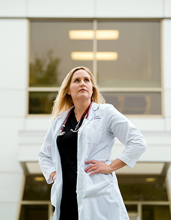 Emergency room physician Dr. Sandy Simons treats COVID-19 patients at Bon Secours Richmond Community Hospital. Photo by Cade Martin